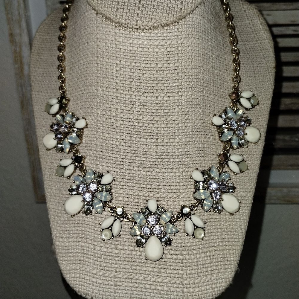 Beautiful white vintage rhinestone necklace